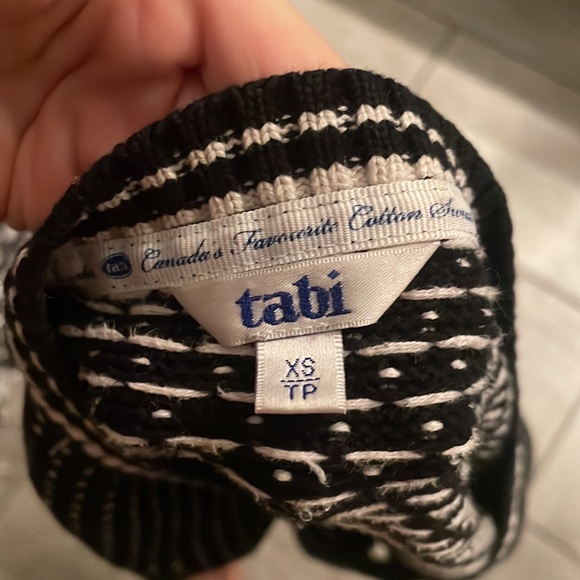 super cute navy and white knit sweater with little white hearts - Picture 1 of 3